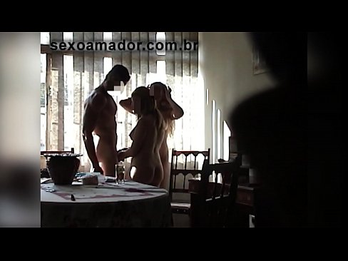 ❤️ Seks dostları nəhəng kişini və onunla birlikdə bir üçlüyü dəvət edirlər Seks bizdə ❌❤