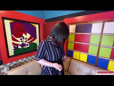 ❤️ Böyük döşləri olan yapon şirini seks oyuncaqları ilə mastürbasyon edir və orqazm olur. Müsahibədə yaşadığı təcrübədən danışır. Böyük döşlər və tüklü pişik yüksək səslə inildəyir. Osakaporn Seks bizdə ❌❤